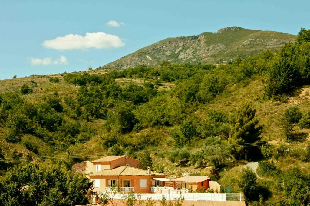 Chambres D'Hotes Les Noisetiers Digne-les-Bains Zewnętrze zdjęcie